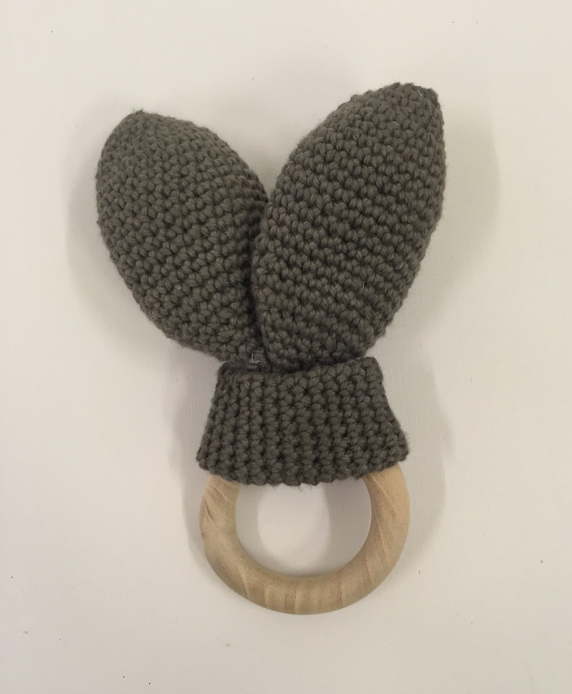 01 Shirley Bredal Bunny teether grey Little Village People